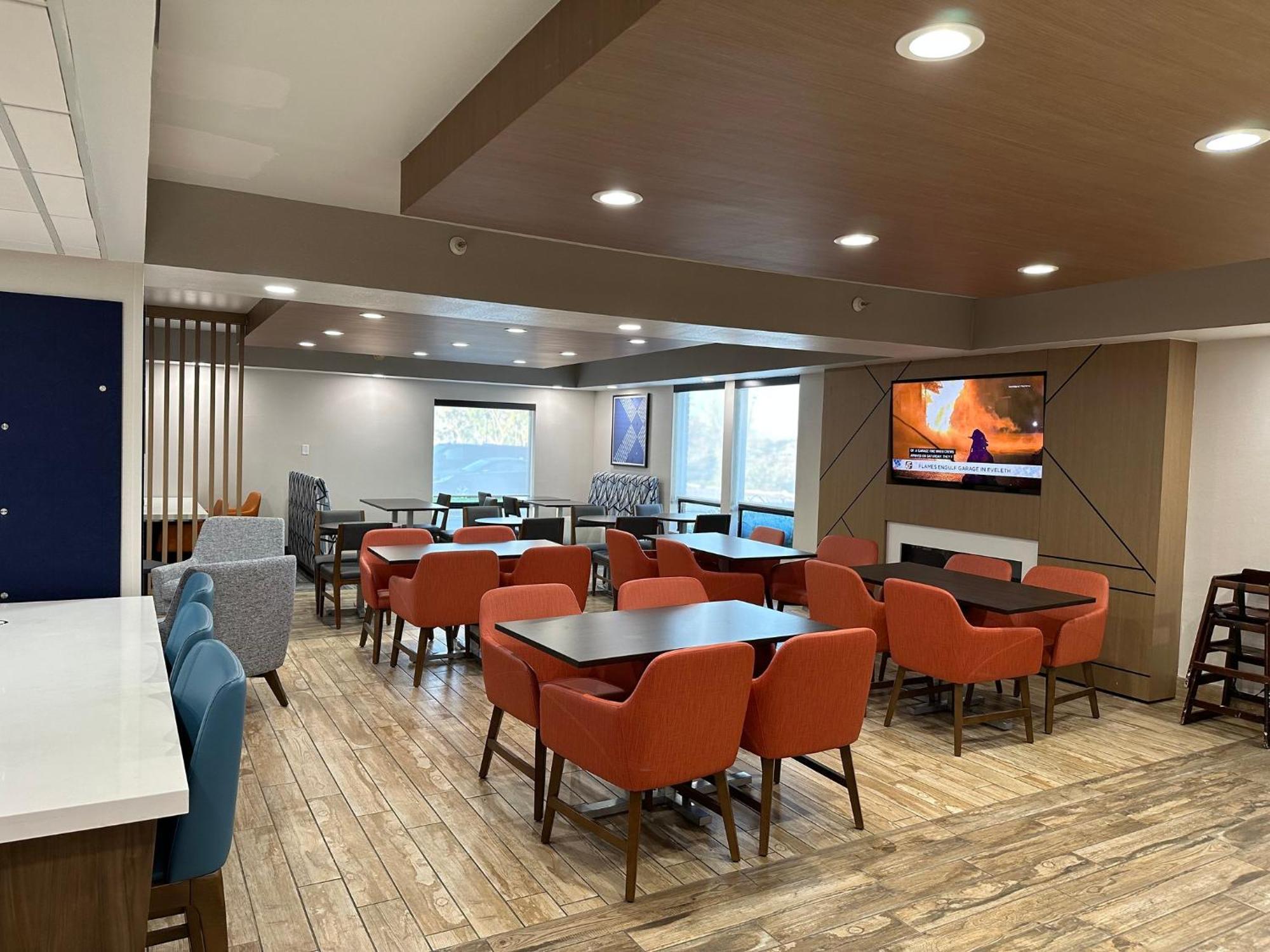 Holiday Inn Express & Suites Eden Prairie - Minneapolis By Ihg Exterior photo